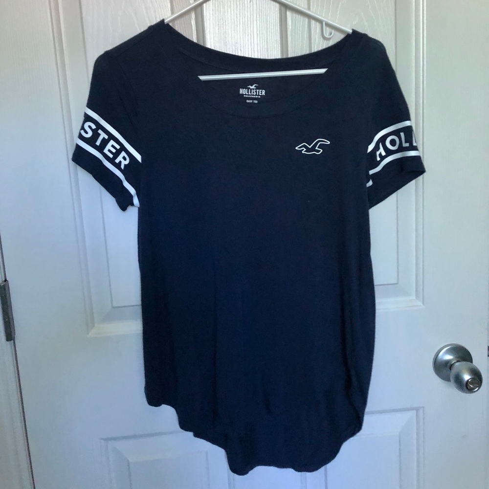 a hollister, super soft tee!